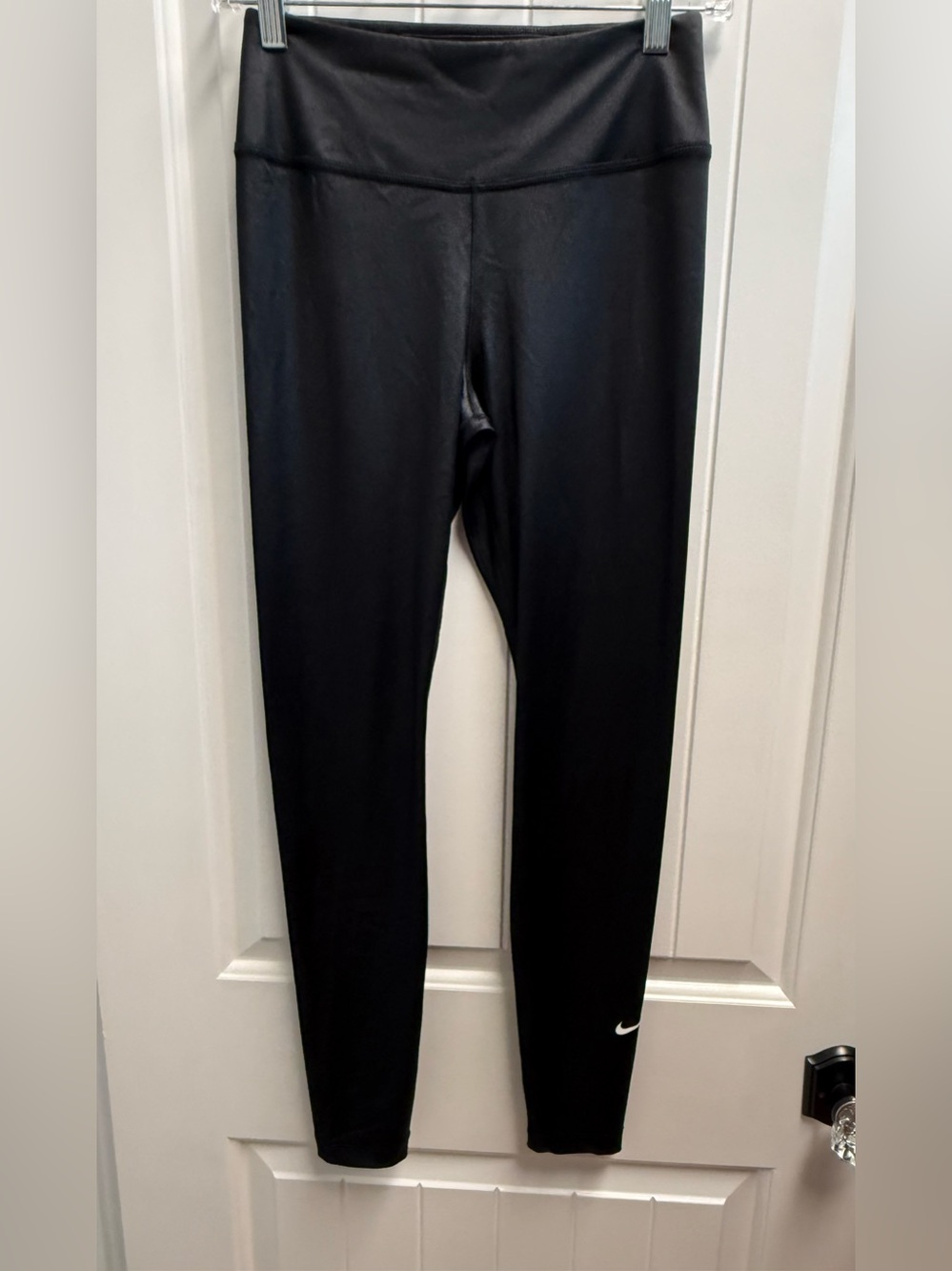 Nike Dri-FIT One women's leggings with a shine finish women’s size small NWOT